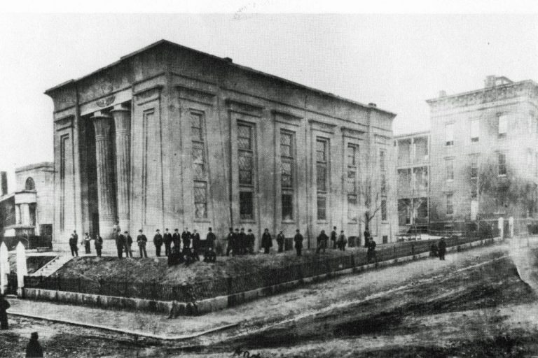 The College of Physicians and Surgeons, later University College of Medicine, was established