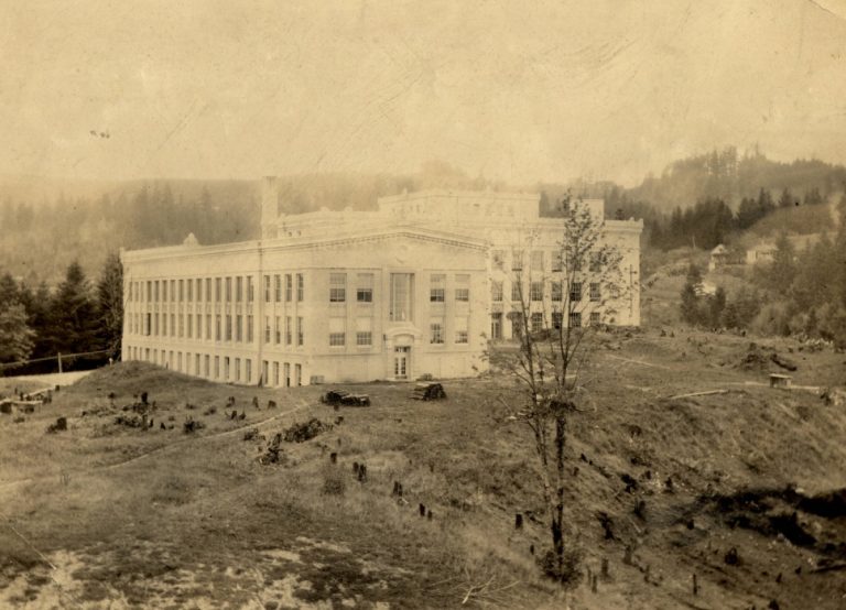 Willamette University and the University of Oregon merged programs to form the University of Oregon Medical School