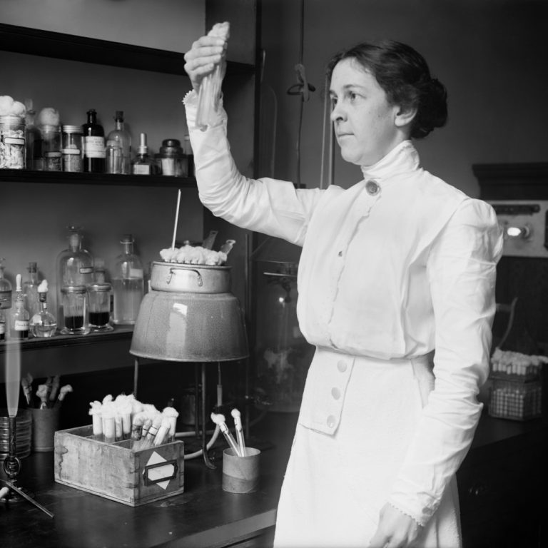 Alice C. Evans described the organism that caused undulant fever