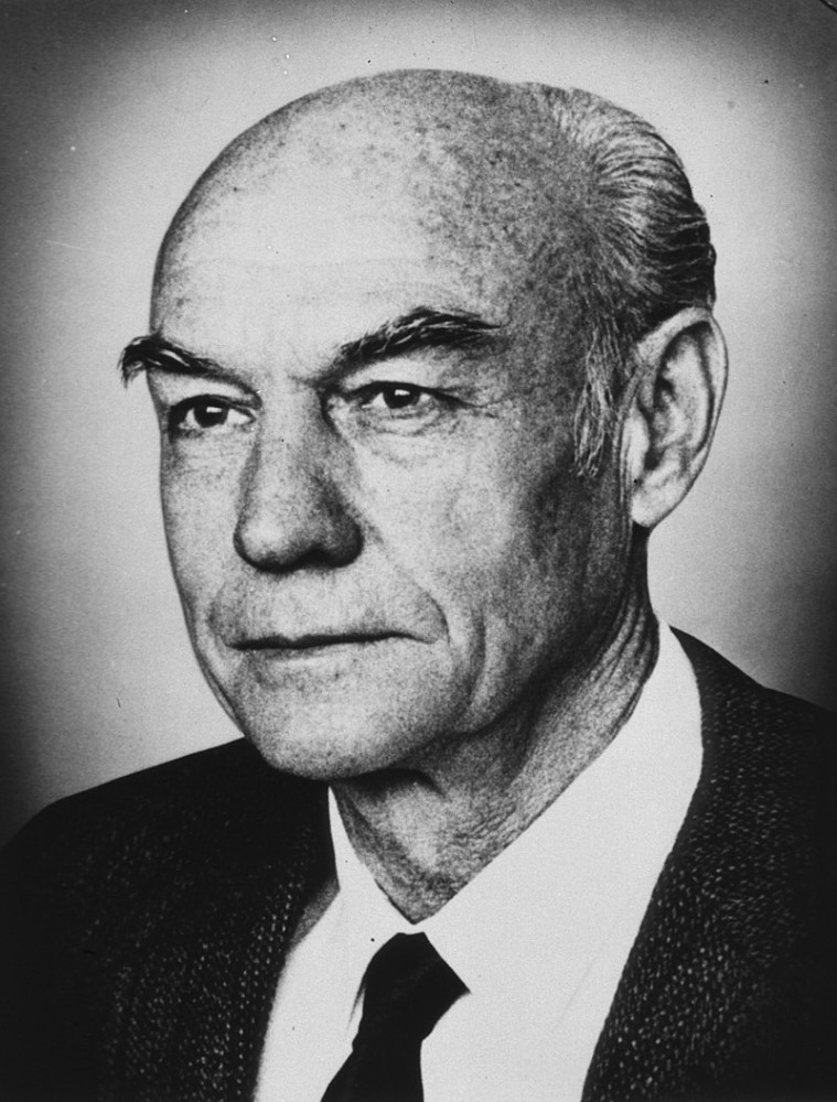 Roger W. Sperry was awarded Nobel Prize in Medicine