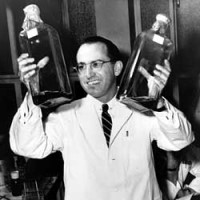 Dr Jonas Salk received gold medal from President Dwight Eisenhower, designating him “a benefactor of mankind”