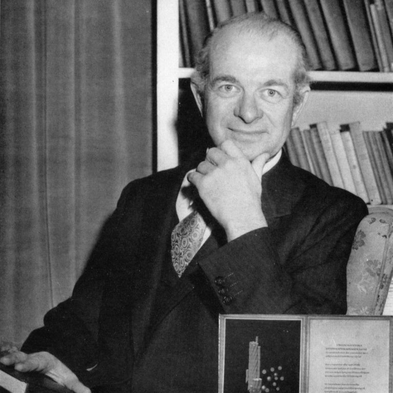 The Priestley Medal was awarded to Linus Pauling